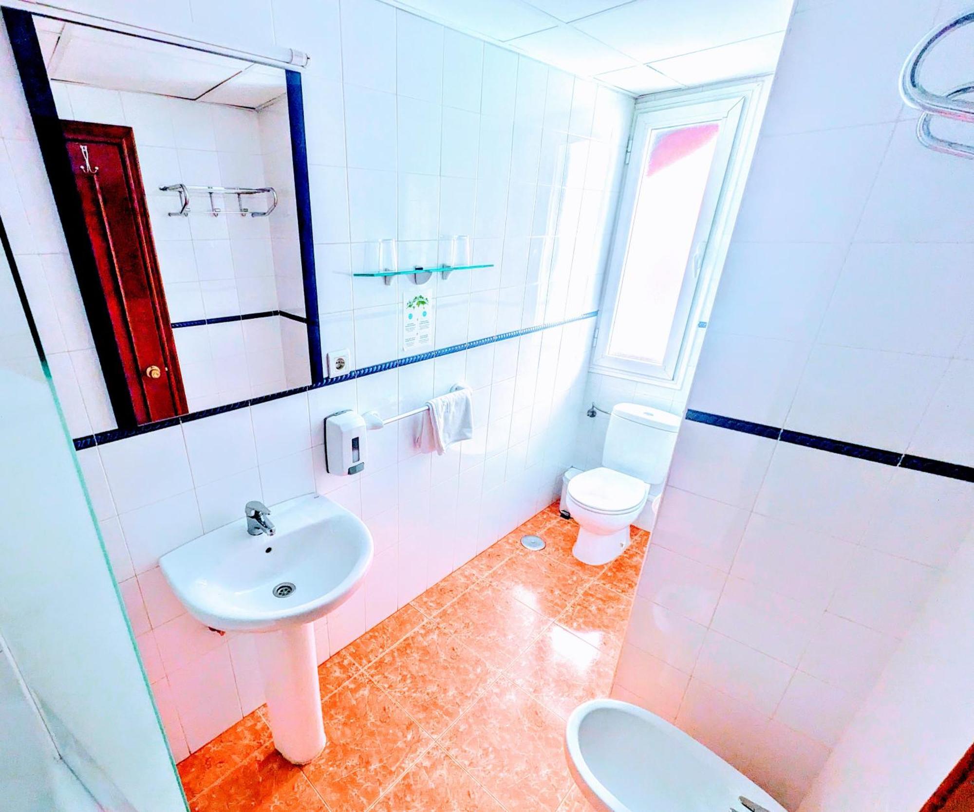 Hostal Jentoft Севілья Екстер'єр фото